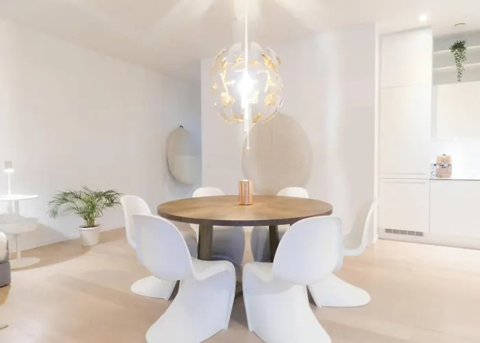 Exquisite Apartment, Convenient Location, 5. 아파트 *