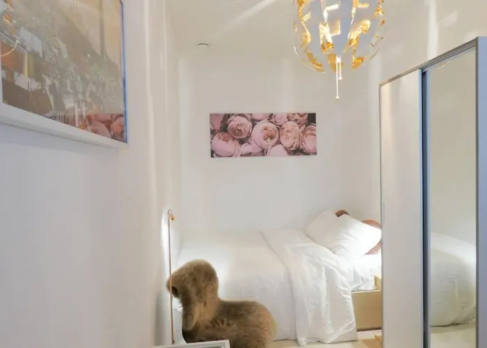 Lägenhet Exquisite Apartment, Convenient Location, 5.